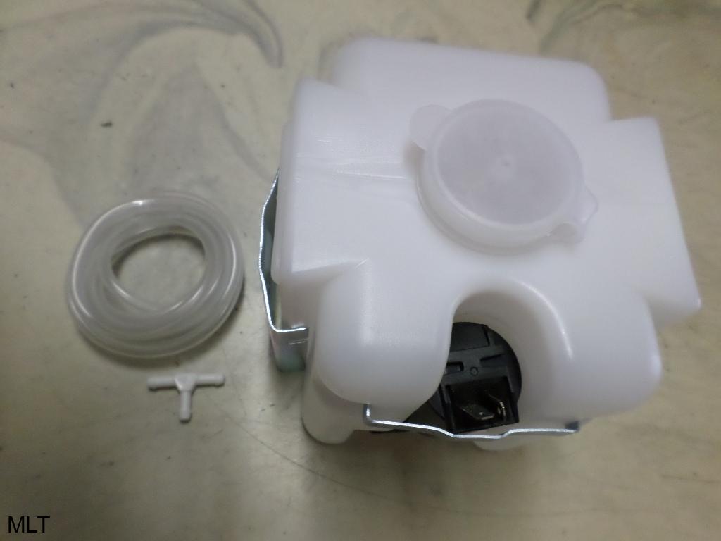 ABLAKMOSÓ TARTÁLY UNI 1.6L =TRABANT